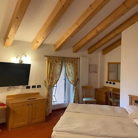 Szálloda Wellness E Stella Delle Alpi Ronzone